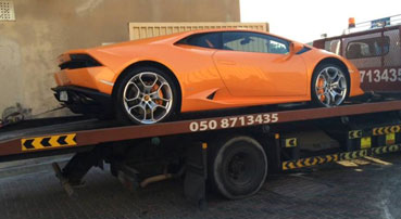 dubai sports car towing